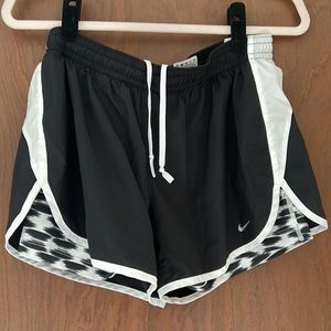 Nike shorts Sz L